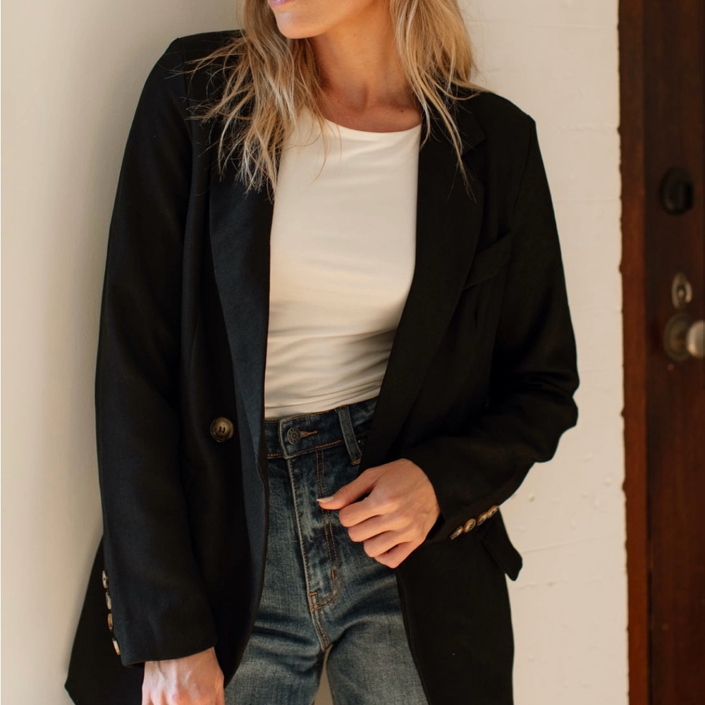NWT Carly Jean Los Angeles Lawson blazer in Black - M
